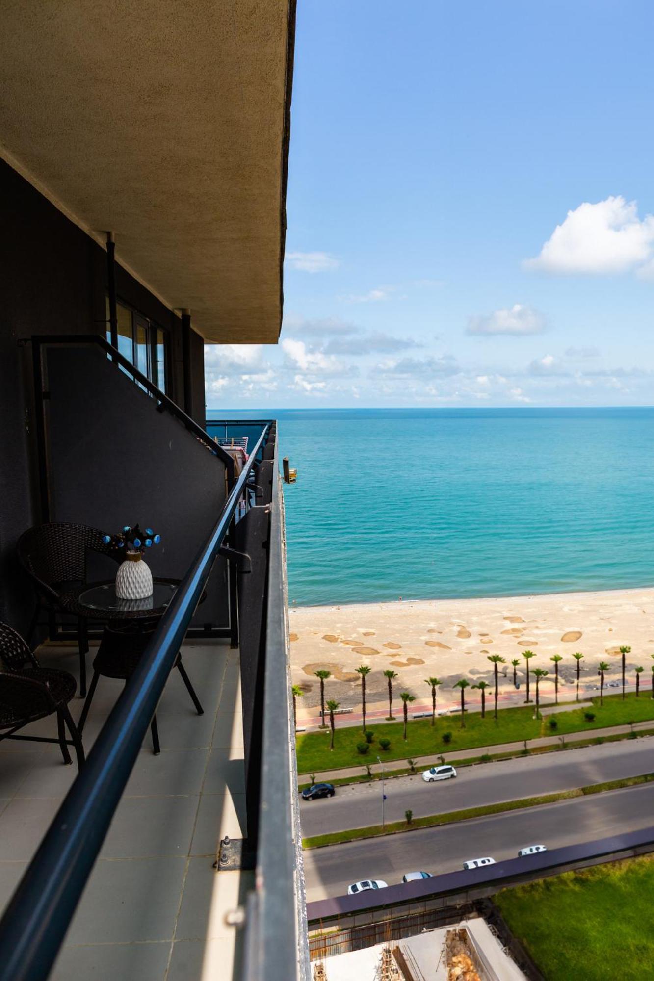 Beach Tower By G-Point Batumi Exteriör bild
